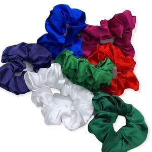 NWT Wool + Pepper Co. Holly Jolly Satin Scrunchie Christmas Set